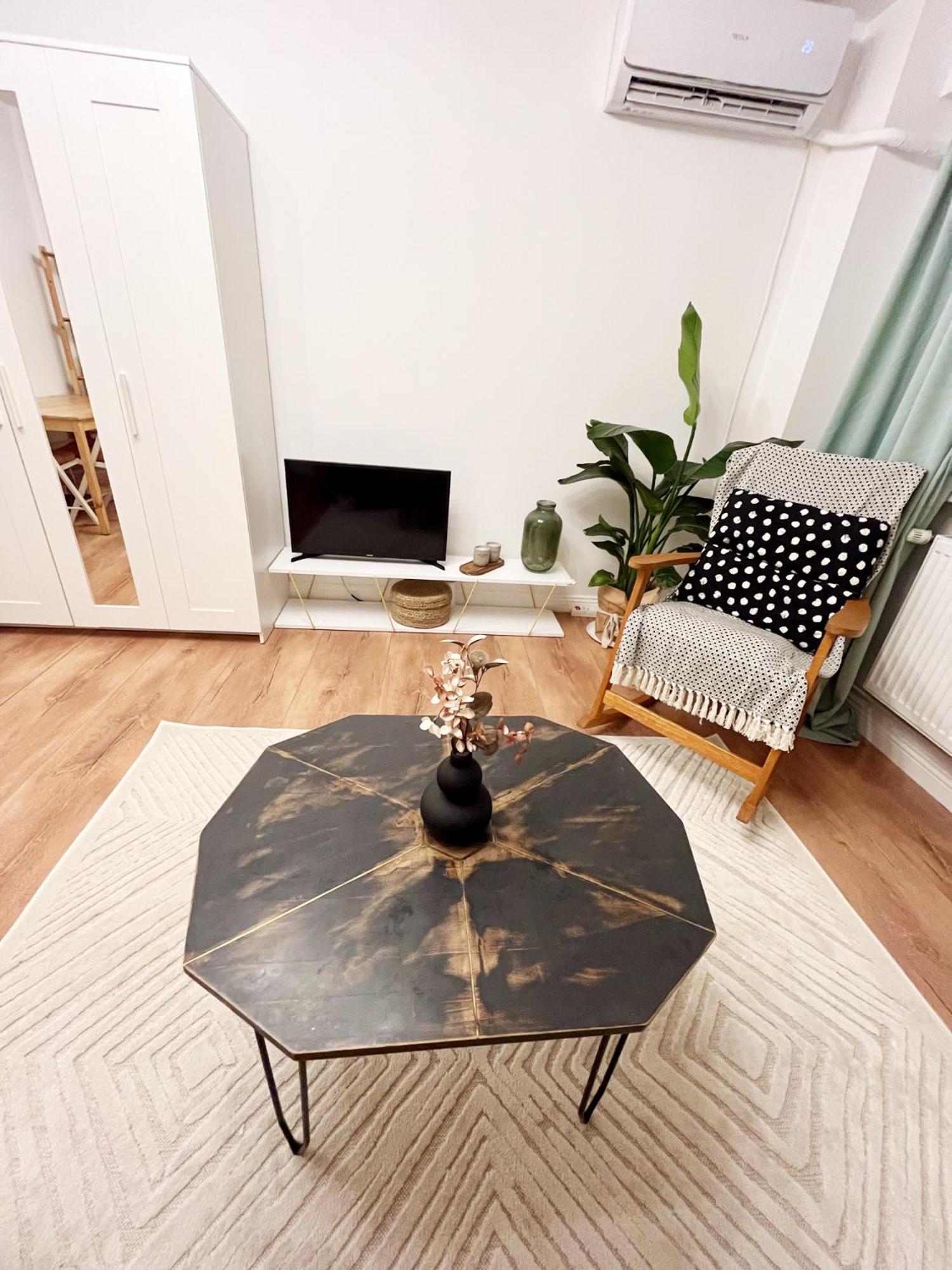 Lola’s apartament close to city center Bucarest Esterno foto